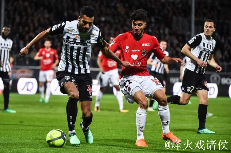 弗赖堡主场气势如虹,多特或难全身而退 弗赖堡主场气势如虹,多特或难全身而退